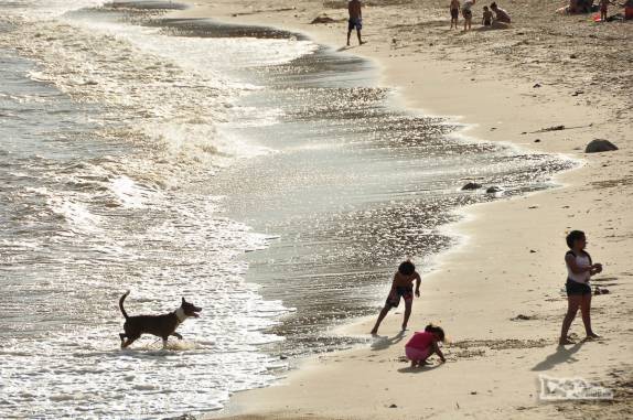 Fim de tarde na praia de Pocitos, em Montevideo, no Uruguai